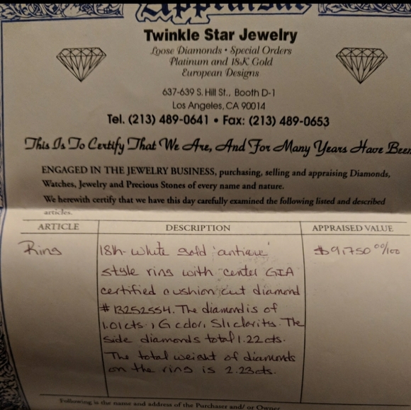 Engagement ring with matching band - Picture 2 of 3